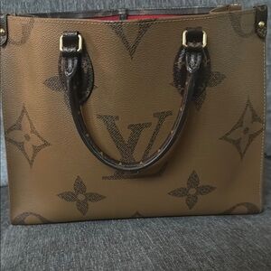 Louis Vuitton OnTheGo MM